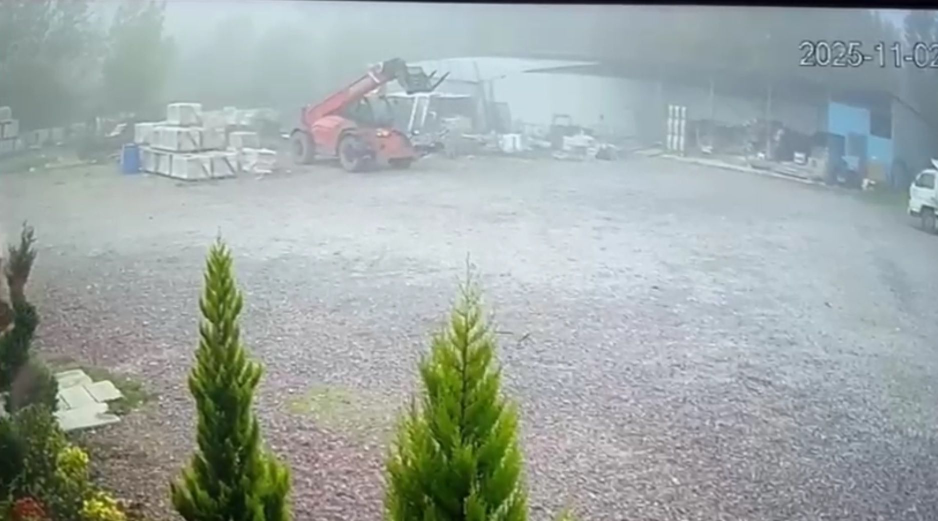 Yalnızca Göz Almaz Bir Hırsızlık: İş Makinesi Kayıp! 1 Yalnızca Göz Almaz Bir Hırsızlık: İş Makinesi Kayıp!