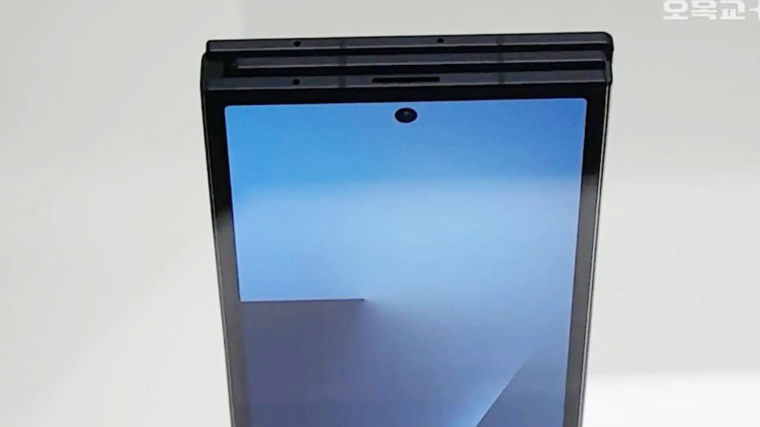 Yeni Samsung Galaxy Z TriFold Görselleriyle Tanışın: Katlanabilir Teknoloji Devrimi! 1 Yeni Samsung Galaxy Z TriFold Görselleriyle Tanışın: Katlanabilir Teknoloji Devrimi!