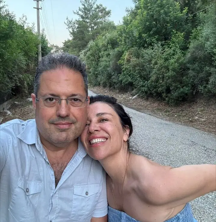 Yeşim Ceren Bozoğlu, 30 yıl sonra çocukluk aşkına kavuştu 3 Yeşim Ceren Bozoğlu, 30 yıl sonra çocukluk aşkına kavuştu