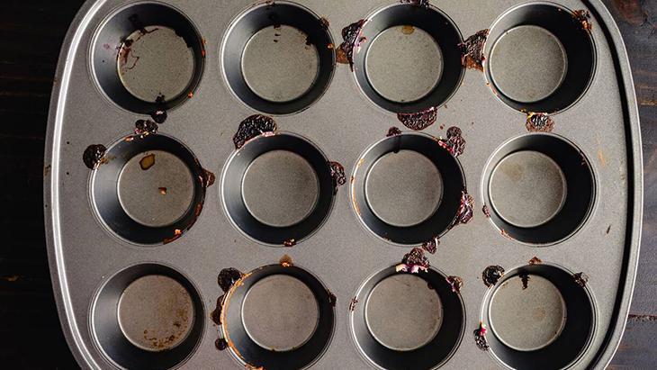 Yıllanmış tepsi kirlerini tek hamlede silin: Sihir gibi temizleme yöntemi 5 Yıllanmış tepsi kirlerini tek hamlede silin: Sihir gibi temizleme yöntemi