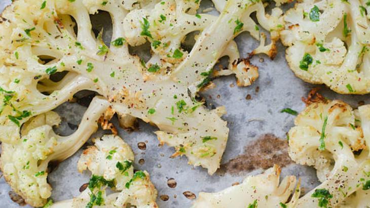 Yıllardır karnabahar haşlayanlar hata yapmış! Tüm tadını kaybediyor: Düz kesip fırınlayın 6 Yıllardır karnabahar haşlayanlar hata yapmış! Tüm tadını kaybediyor: Düz kesip fırınlayın