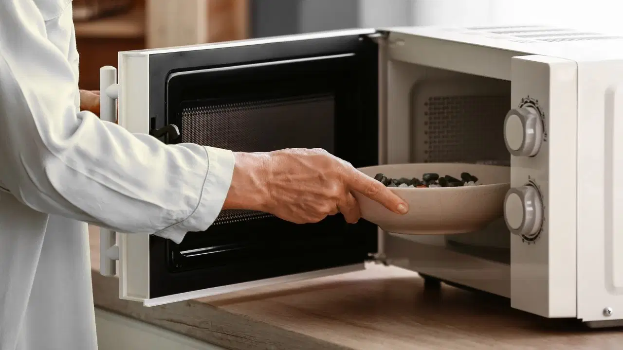 Yiyecekleri mikrodalgada pişirmek besin bedellerini kaybetmesine neden olur mu?