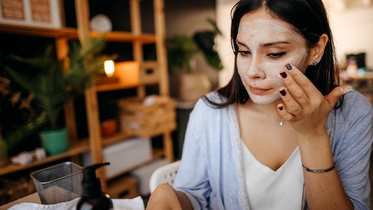 Yüzünüze botoks etkisi veren malzeme! Evde hazırlayın, cam gibi cilt