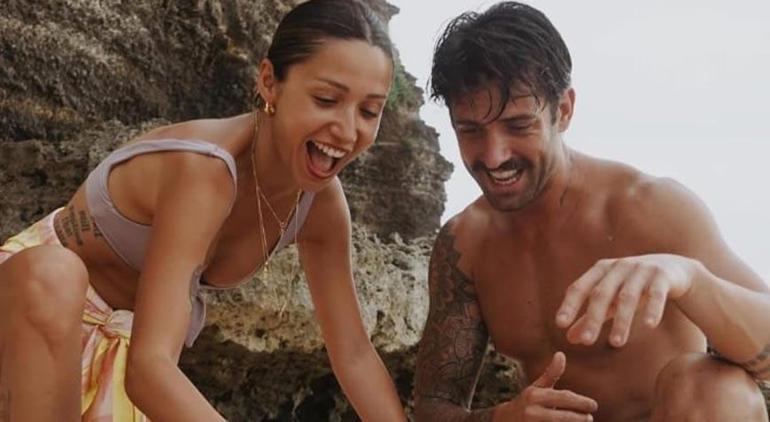 Zeynep Bastık sahnede çileden çıktı: Bu sevgi gösterisi değil