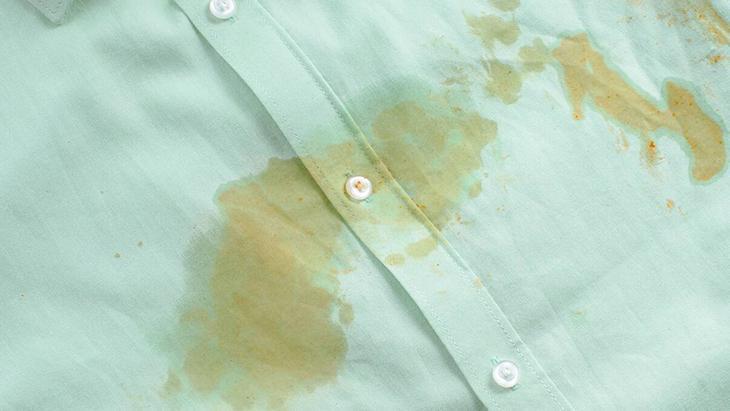 Zeytinyağı lekesini üste çıkarıyor! 1 kaşık bebek pudrası yetiyor, yoksa nişasta kullanın 1 Zeytinyağı lekesini üste çıkarıyor! 1 kaşık bebek pudrası yetiyor, yoksa nişasta kullanın