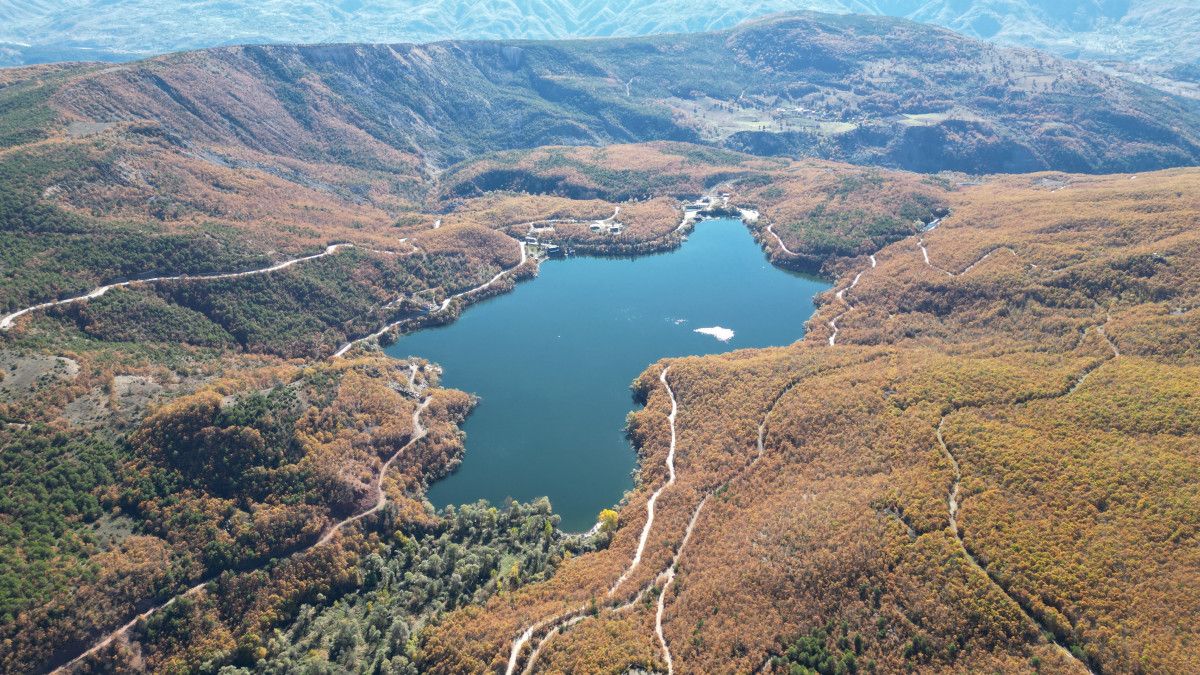 Zinav Gölü: Tokat'ın Sonbahar Renkleriyle Büyüleyen Doğası