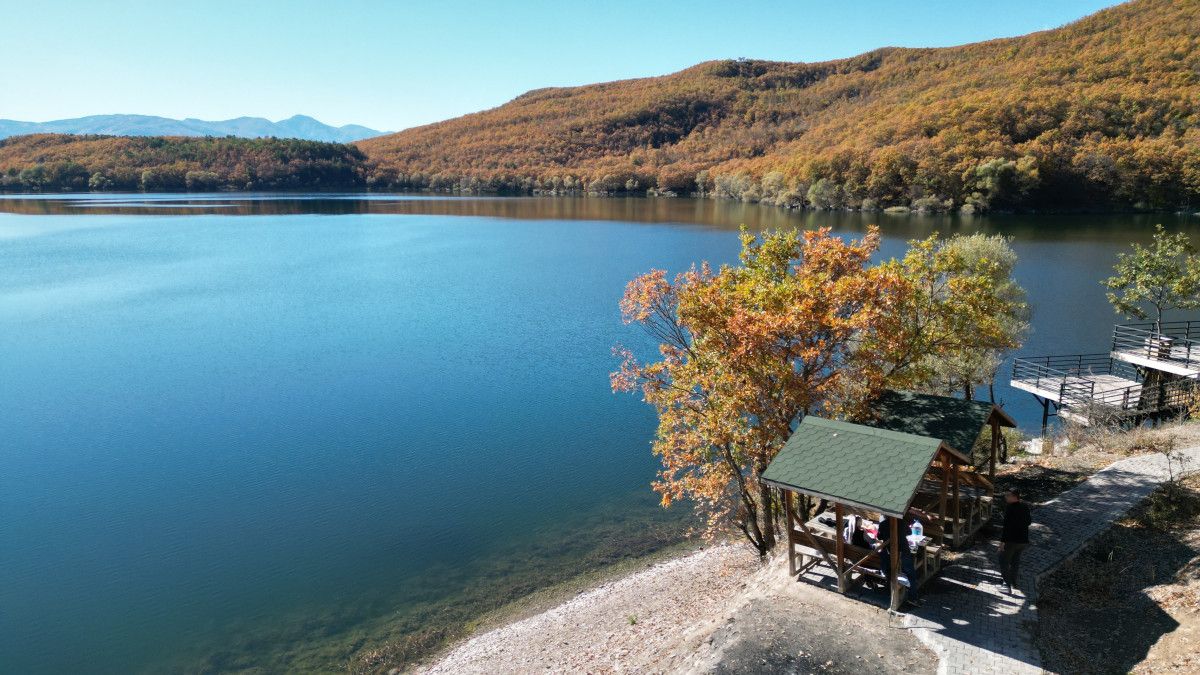 Zinav Gölü: Tokat'ın Sonbahar Renkleriyle Büyüleyen Doğası