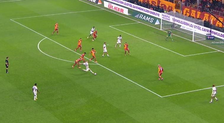 Zubkov’un Sert Şutu Direğe Çarptı: Gol Olmadı Ama Heyecan Fırtınası!