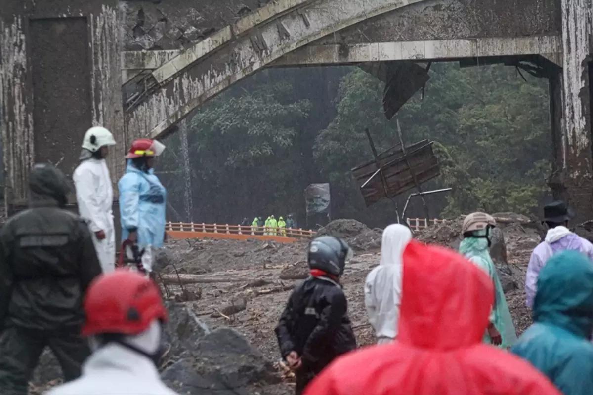 3 ülke felaketi yaşıyor! 900’den fazla meyyit, yüzlerce kayıp var