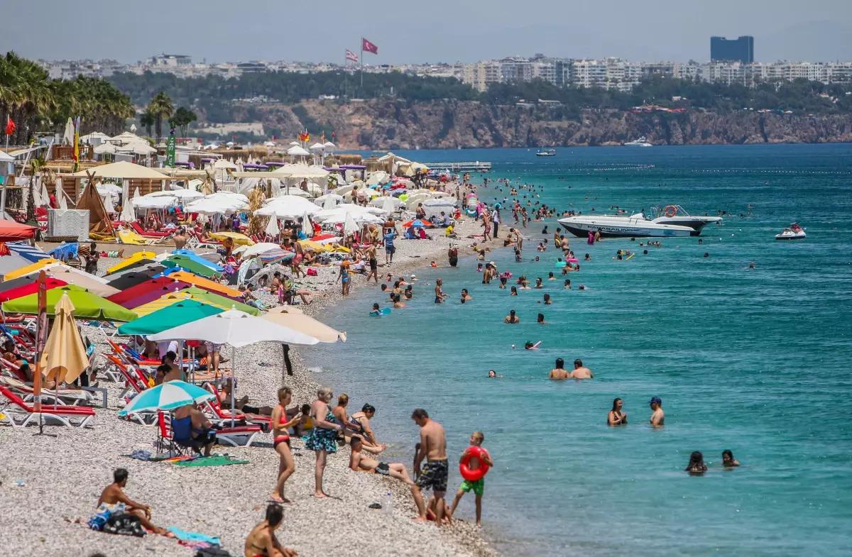 Antalya’ya Gelen Turistlerin Milliyetleri ve Aylar Ortasındaki Dağılım