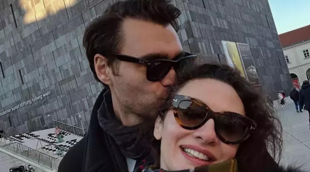 Aşk tam gaz devam ediyor! Ünlü çiftten romantik paylaşım 5 Aşk tam gaz devam ediyor! Ünlü çiftten romantik paylaşım