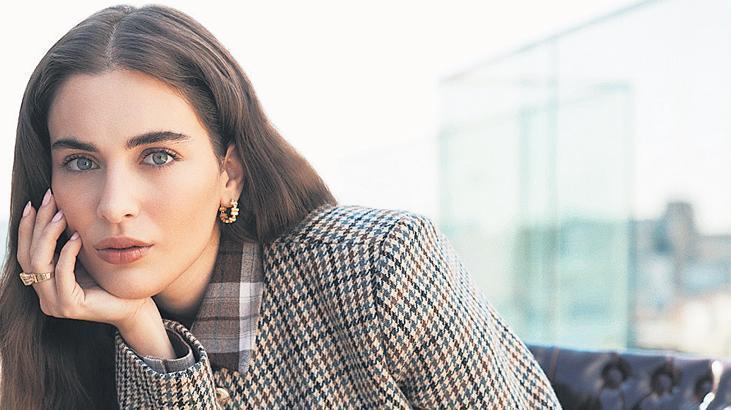 ‘İpek içi dışı bir kadın’