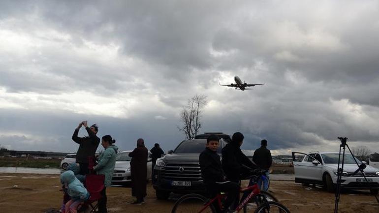 İstanbul'da sosyal medyayı sallayan manzara: Elinle taş atsan vuracaksın gibi 1 İstanbul'da sosyal medyayı sallayan manzara: Elinle taş atsan vuracaksın gibi