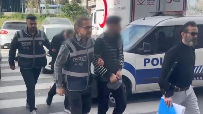 Rezidansta 'zula daire': 19 ve 20 yaşındaki şüpheliden cephanelik ve uyuşturucu çıktı 2 Rezidansta 'zula daire': 19 ve 20 yaşındaki şüpheliden cephanelik ve uyuşturucu çıktı