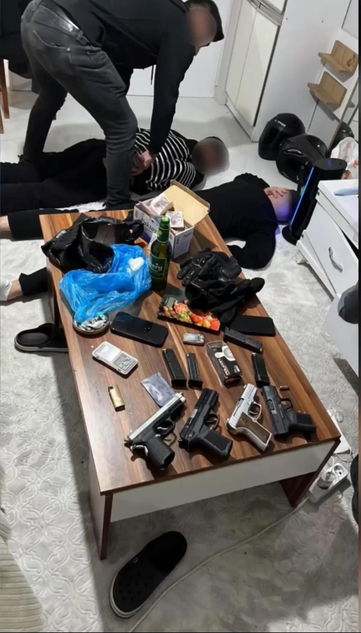 Sarıyer’de Uyuşturucu Ticareti Yapılan Daireye Operasyon