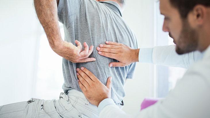 Sırt ağrısı deyip geçemeyin! Mesane kanseri habercisi olabilir