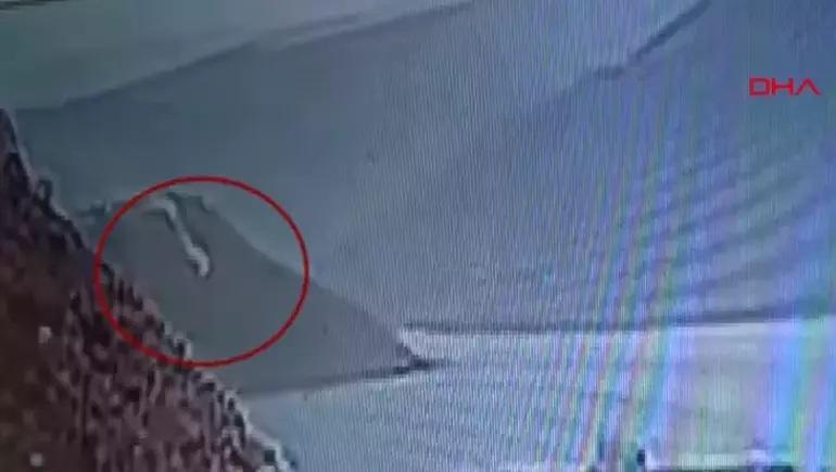 Van-Hakkari yolunda feci kaza: Baraj gölüne düşen otomobildeki 3 gence veda