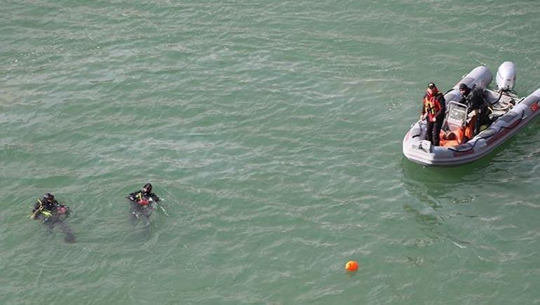 Van-Hakkari yolunda feci kaza: Baraj gölüne düşen otomobildeki 3 gence veda