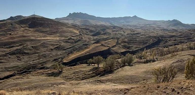 Yüzbaşı uçaktan keşfetti! Her gelen bir parçasını götürüyor: Dışarı çıkarılması derhal durdurulmalı